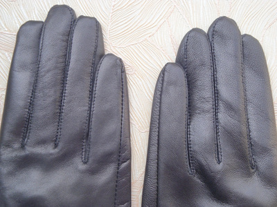 批發(fā)供應(yīng)品牌意大利華倫天努女式綿羊皮薄里手套（貨號(hào)510）